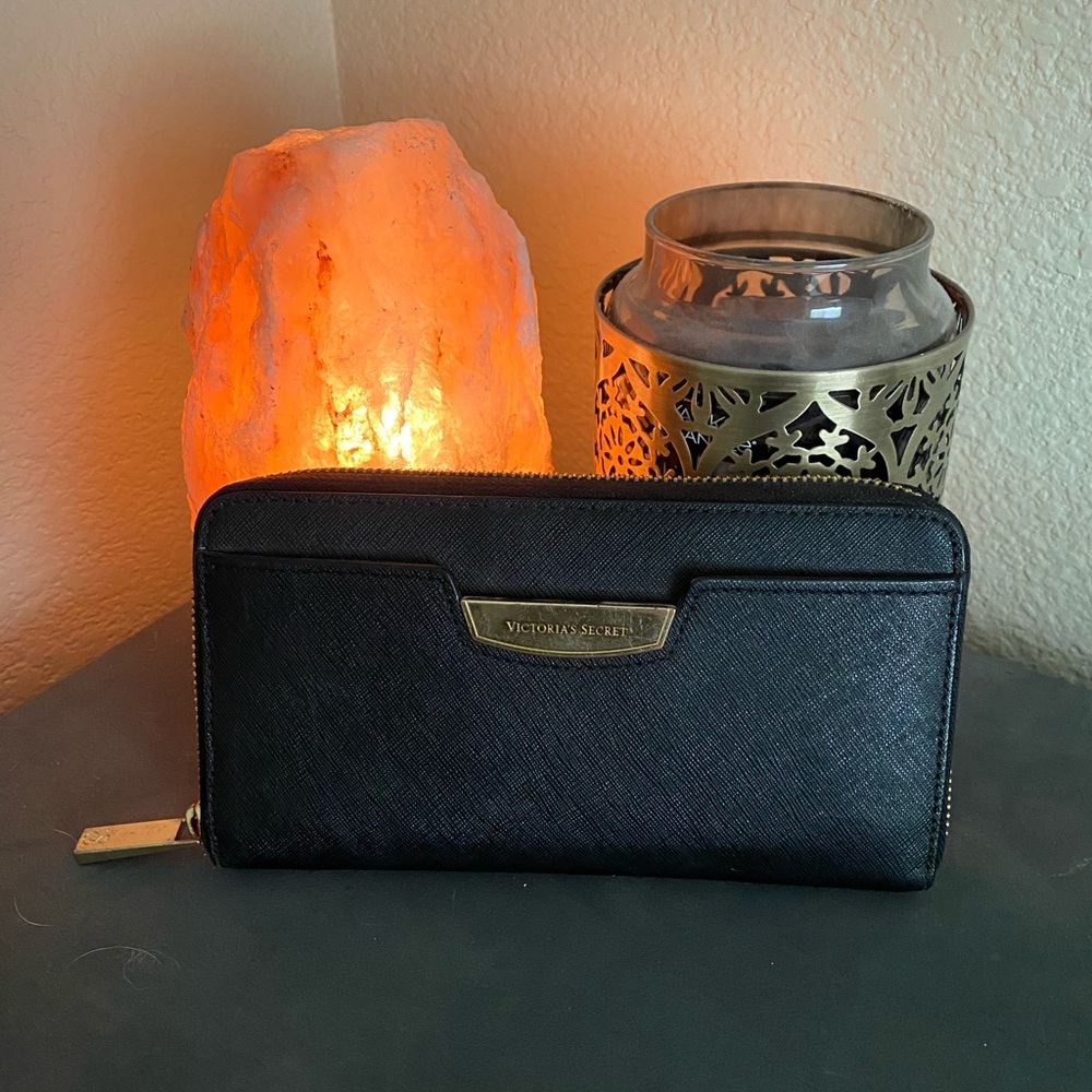 Victoria’s Secret- Zip Wallet, black and gold.
